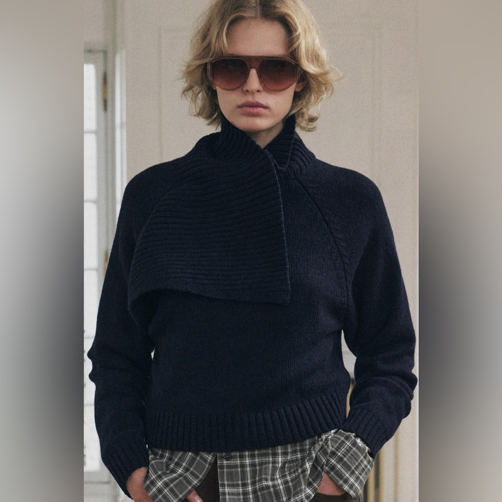 Zara Women’s Navy Sweater